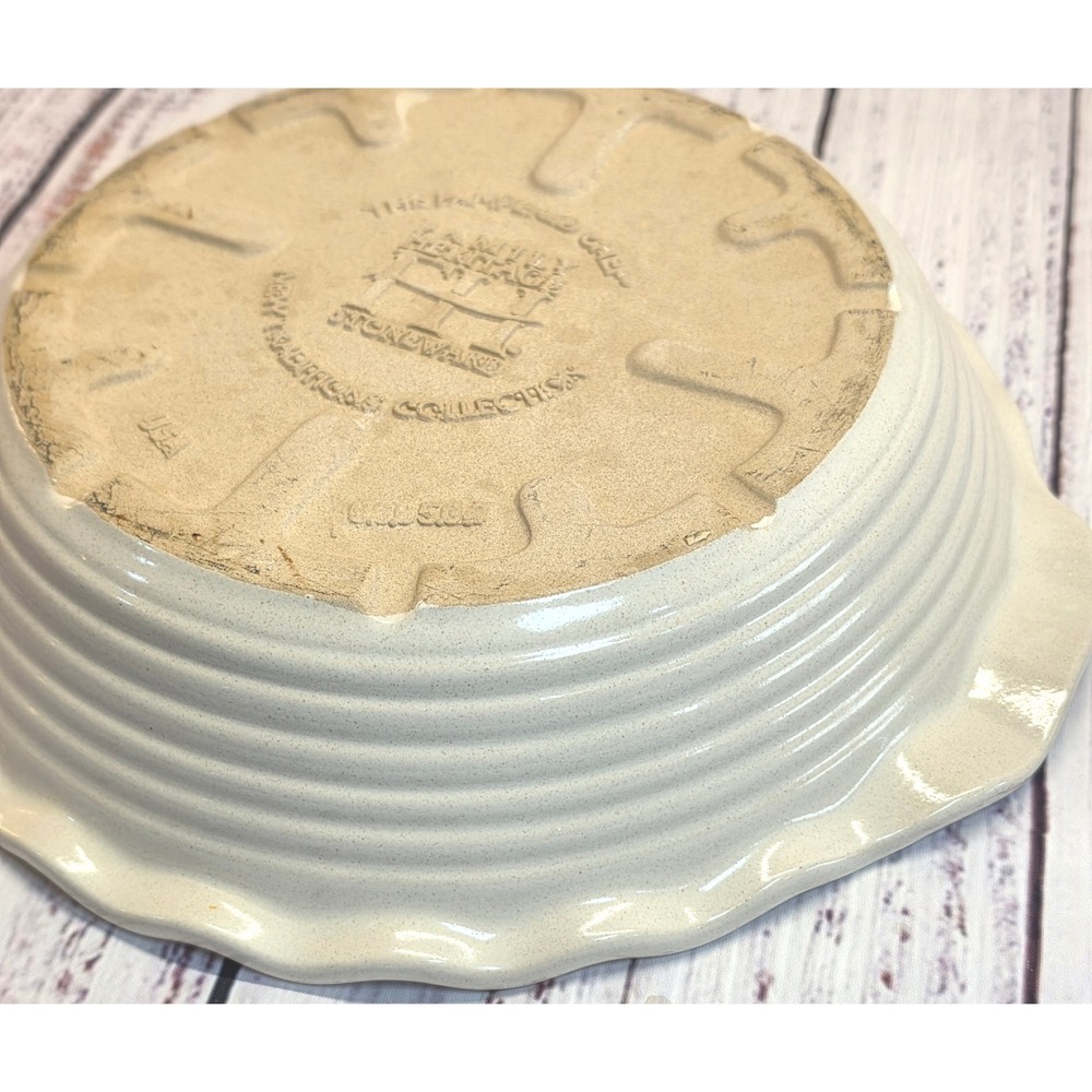 Pampered Chef Pie Plate 9in Cream Excellent Scalloped Stoneware USA - Picture 5 of 5